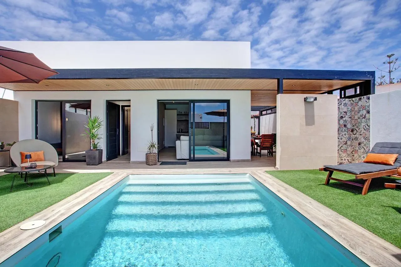 Villa Toro contacts